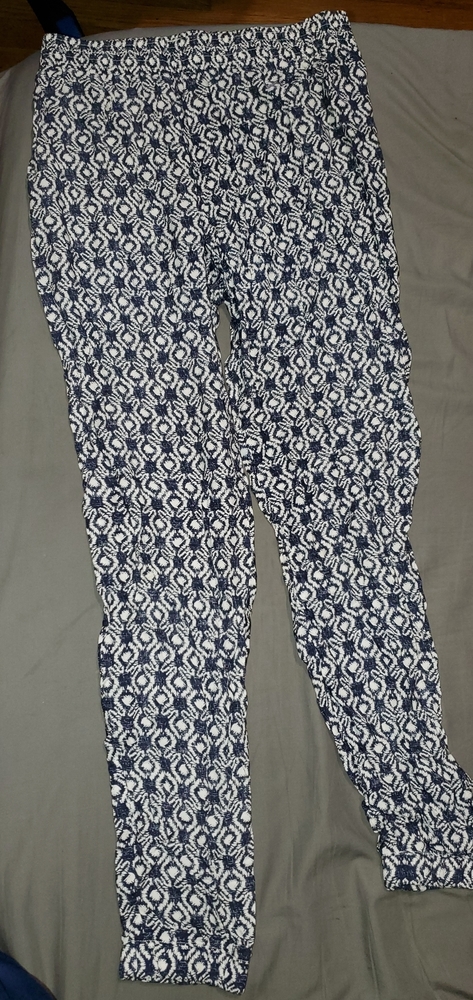 2 sweatpants and a pair of jeans in this bundle
